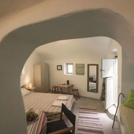 Mesana Traditional Stone Apartment Emporio (Santorini)